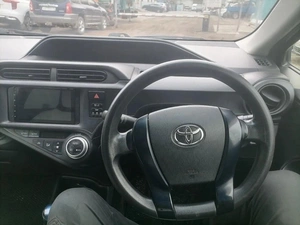 Хетчбэк Toyota Aqua 2016 года, 920000 рублей, Красноярск