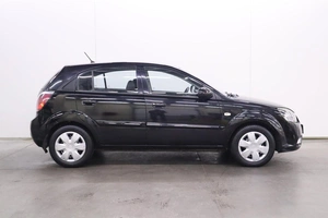 Хэтчбек Kia Rio 2010 года, 570000 рублей, Брянск