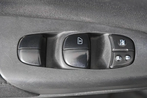 Хетчбэк Nissan Tiida 2015 года, 899000 рублей, Кемерово