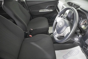 Хетчбэк Toyota Vitz 2015 года, 749000 рублей, Кемерово