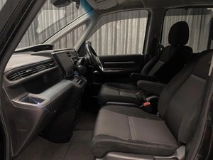 Минивэн Honda Stepwgn 2018 года, 1899000 рублей, Красноярск