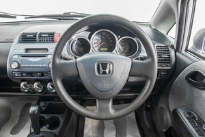 Хетчбэк Honda Fit 2001 года, 299000 рублей, Барнаул
