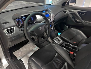 Седан Hyundai Avante 2011 года, 997000 рублей, Красноярск