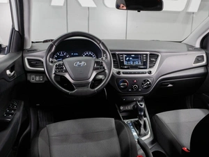 Седан Hyundai Solaris 2017 года, 1349000 рублей, Тюмень