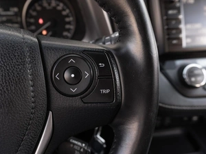 Внедорожник Toyota RAV4 2017 года, 2949000 рублей, Саратов