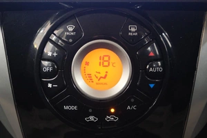 Хетчбэк Nissan Note 2014 года, 849000 рублей, Омск