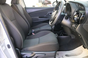 Хетчбэк Toyota Vitz 2019 года, 1249000 рублей, Омск