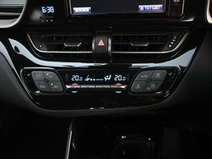 Внедорожник Toyota C-HR 2017 года, 2184000 рублей, Кирилловка