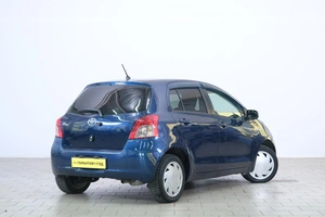 Хетчбэк Toyota Vitz 2005 года, 489000 рублей, Омск