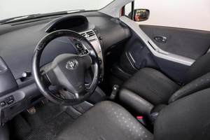 Хетчбэк Toyota Yaris 2008 года, 489000 рублей, Пермь