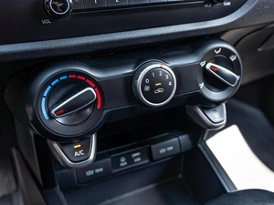 Хетчбэк Kia Rio X-Line 2019 года, 1354040 рублей, Краснодар