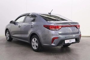 Седан Kia Rio 2017 года, 1400000 рублей, Брянск