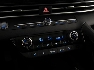 Седан Hyundai Elantra 2023 года, 1987077 рублей, Москва