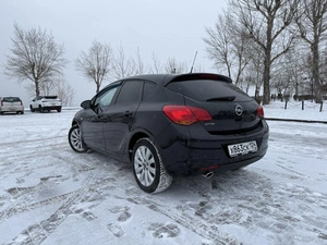 Хетчбэк Opel Astra 2011 года, 715000 рублей, Красноярск