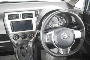 Хетчбэк Toyota Ractis 2012 года, 949000 рублей, Кемерово