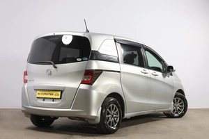 Минивэн Honda Freed 2010 года, 999000 рублей, Новосибирск