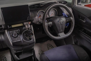 Минивэн Toyota Wish 2013 года, 1299000 рублей, Томск