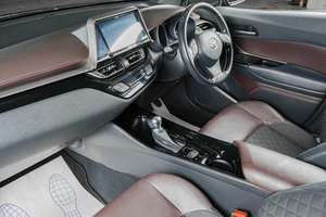 Внедорожник Toyota C-HR 2018 года, 2029000 рублей, Тюмень