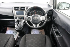 Хетчбэк Toyota Ractis 2012 года, 969000 рублей, Красноярск