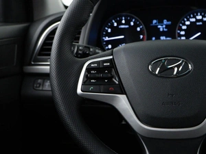 Седан Hyundai Elantra 2017 года, 1600050 рублей, Москва