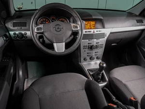 Седан Opel Astra 2012 года, 879000 рублей, Воронеж