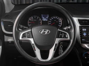 Седан Hyundai Solaris 2011 года, 719000 рублей, Тюмень