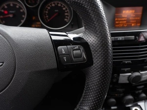 Седан Opel Astra 2013 года, 799000 рублей, Саратов