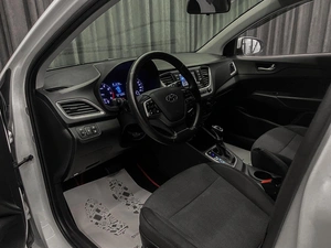 Седан Hyundai Solaris 2018 года, 895000 рублей, Красноярск