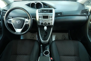 Минивэн Toyota Verso 2011 года, 1199000 рублей, Омск