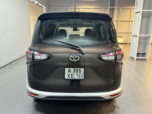 Минивэн Toyota Sienta 2020 года, 1657000 рублей, Красноярск
