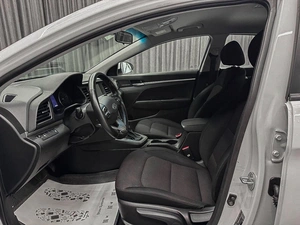 Седан Hyundai Elantra 2019 года, 1350000 рублей, Красноярск