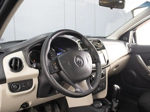 Седан Renault Logan 2014 года, 760000 рублей, Омск