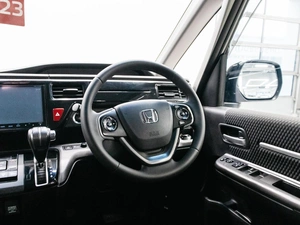 Минивэн Honda Stepwgn Spada 2015 года, 1650000 рублей, Красноярск