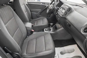 Внедорожник Volkswagen Tiguan 2012 года, 1189000 рублей, Барнаул