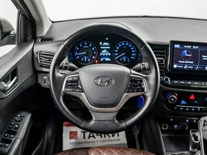 Седан Hyundai Solaris 2022 года, 1590000 рублей, Красноярск