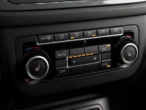 Внедорожник Volkswagen Tiguan 2012 года, 1429000 рублей, Тюмень