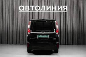 Минивэн Toyota Esquire 2015 года, 1700000 рублей, Красноярск