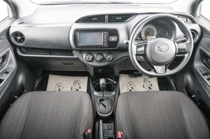 Хетчбэк Toyota Vitz 2019 года, 989000 рублей, Красноярск