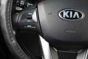 Седан Kia Rio 2014 года, 899000 рублей, Тюмень