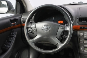 Седан Toyota Avensis 2006 года, 849000 рублей, Новосибирск
