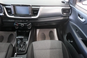 Внедорожник Kia Stonic 2019 года, 1889000 рублей, Омск