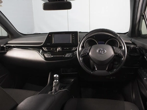 Внедорожник Toyota C-HR 2018 года, 1780000 рублей, Омск