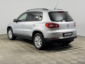 Внедорожник Volkswagen Tiguan 2010 года, 1243100 рублей, Казань