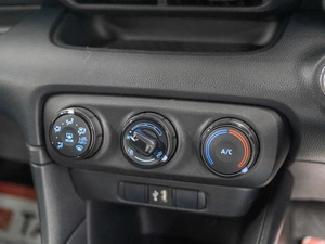 Хетчбэк Toyota Yaris 2021 года, 1270000 рублей, Красноярск