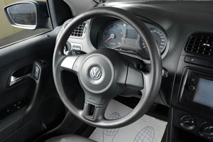 Седан Volkswagen Polo 2011 года, 899000 рублей, Тюмень