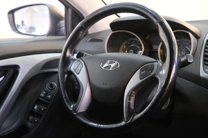 Седан Hyundai Elantra 2015 года, 1349000 рублей, Омск