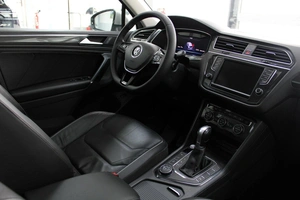 Внедорожник Volkswagen Tiguan 2016 года, 2450000 рублей, Красноярск