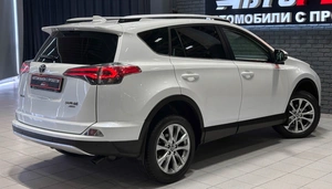 Внедорожник Toyota RAV4 2016 года, 2530000 рублей, Красноярск