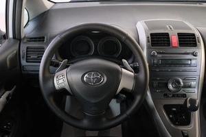 Хетчбэк Toyota Auris 2008 года, 699000 рублей, Омск