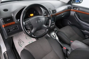 Седан Toyota Avensis 2008 года, 949000 рублей, Красноярск